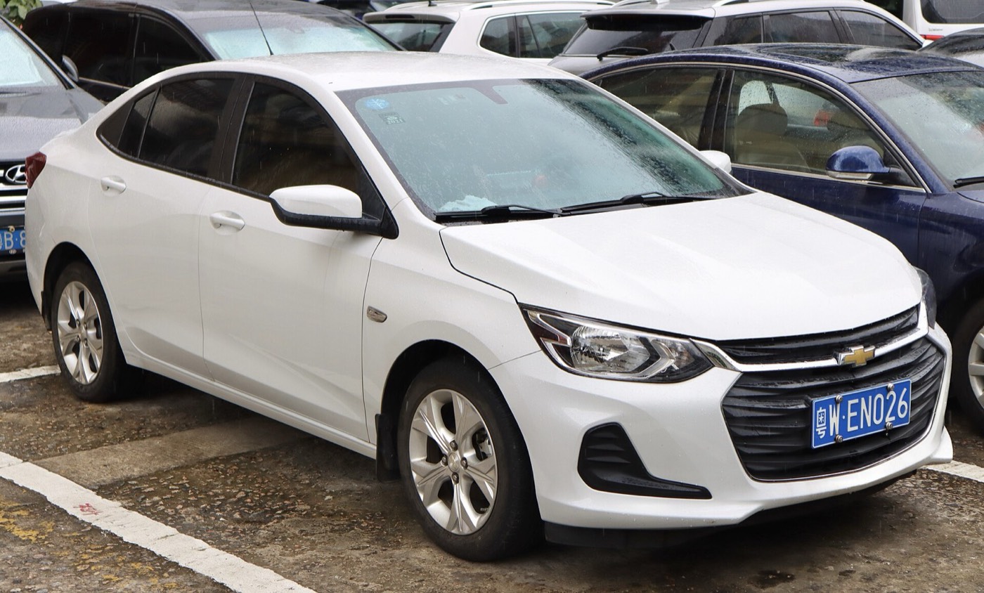 Chevrolet Onix, vista 3/4 frontal
