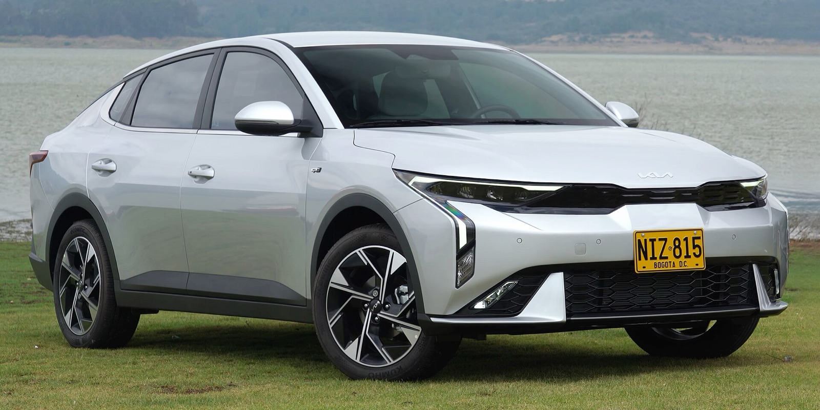 Kia K3, vista 3/4 frontal