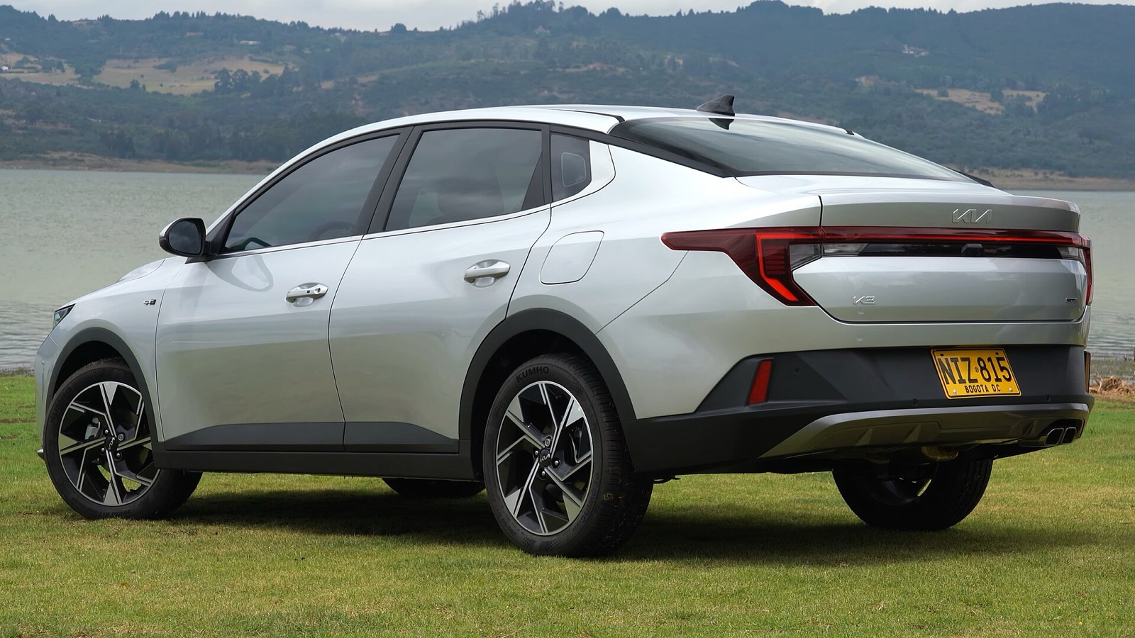 Kia K3, vista 3/4 trasero